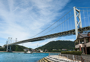 関門海峡（関門橋）